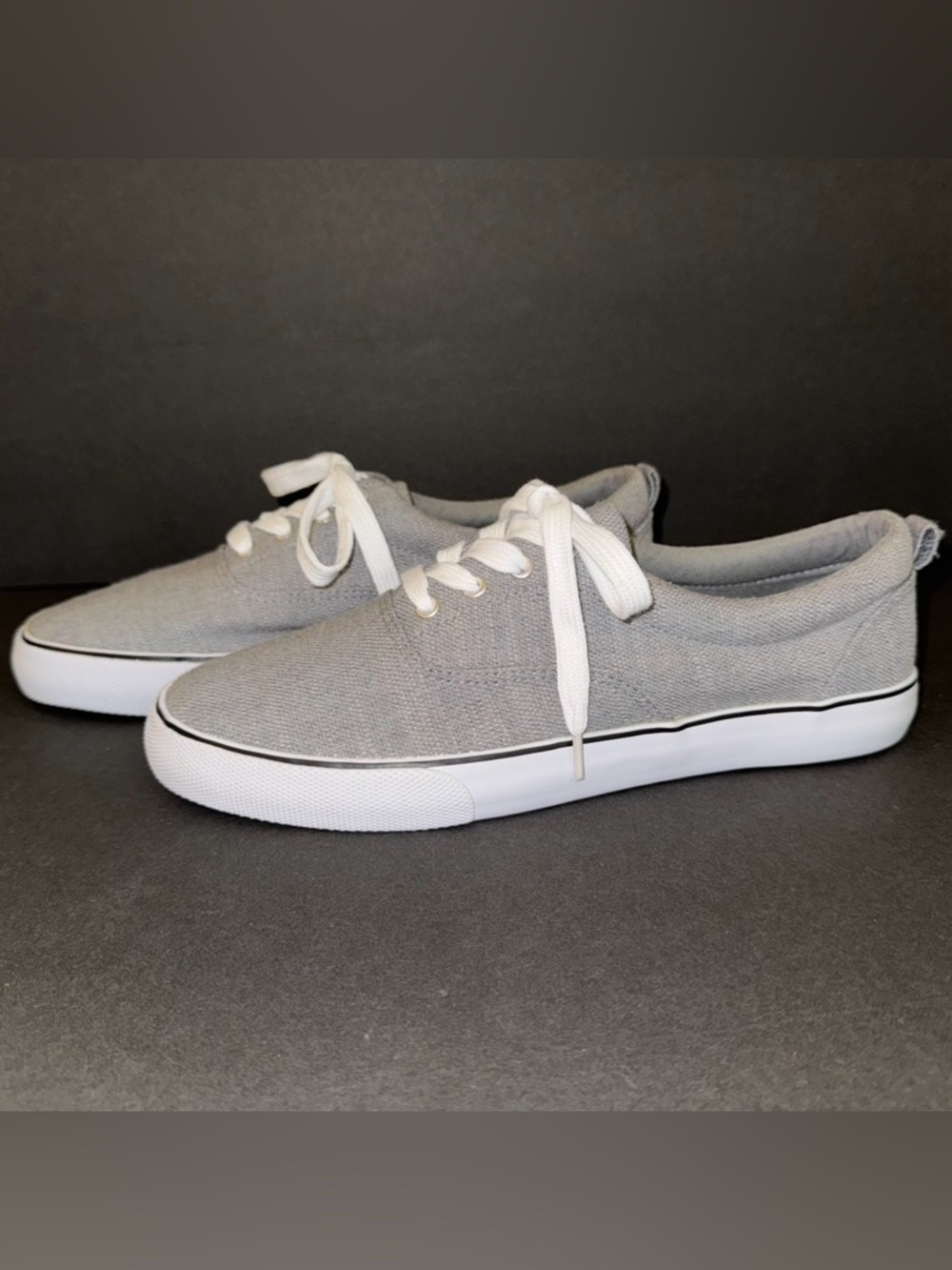 Women's Universal Thread “Molly” Sneakers, Sz  Size 8